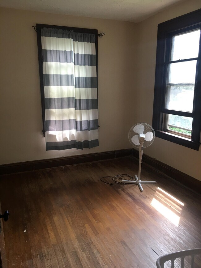 Building Photo - 2949 Zephyr Ave