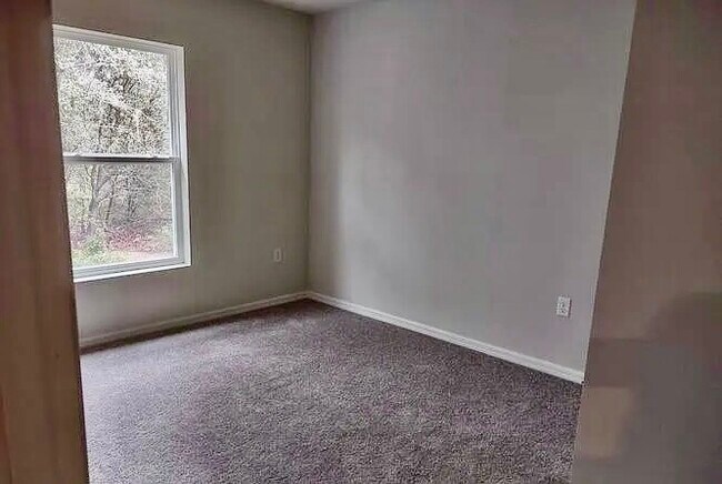 Building Photo - 6248 N Chestnut Terrace