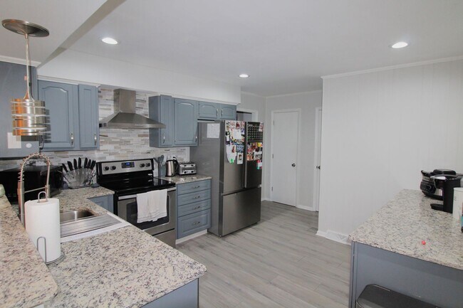 Building Photo - 3 Bedroom Brick Ranch in Idlewild Farms
