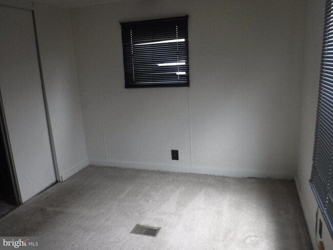 Building Photo - 53 Shamrock Ave