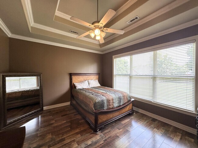 Building Photo - 3750 River Bend Dr