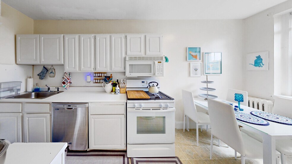 Building Photo - 15 Governors Ave