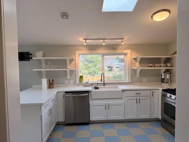 Building Photo - 2099 Emigrant Creek Rd