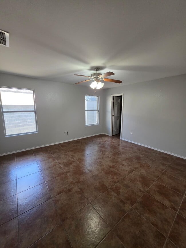 Building Photo - 613 Cuervo Dr