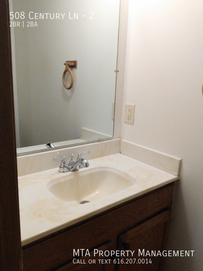 Building Photo - Two Bedroom 1.5 bath unit for rent