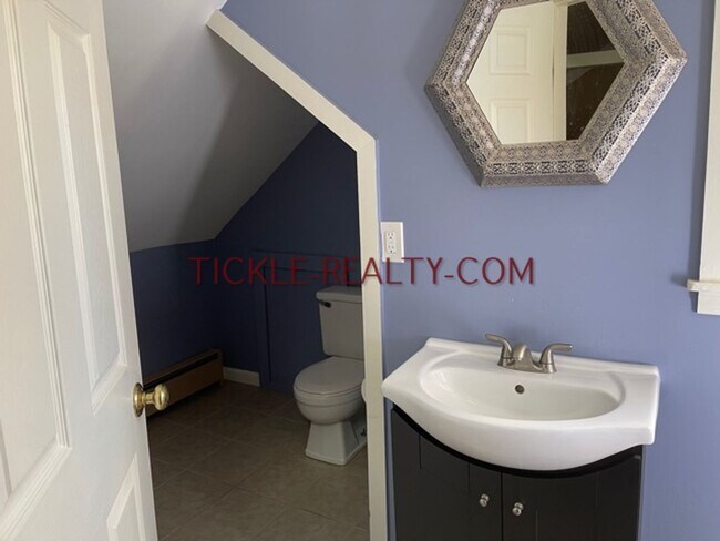 Building Photo - 37-37 Wellesley St