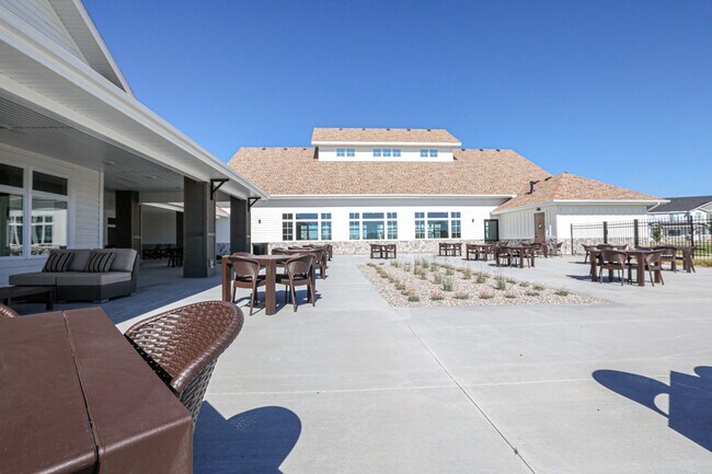 Building Photo - 3 bed, 2.5 bath Summerfield Townhome found in Rexburg!