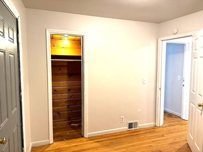 Building Photo - 9083 Grandville