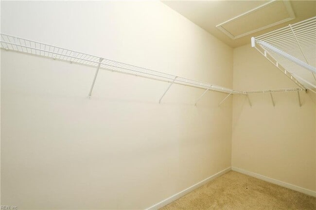Building Photo - 622 Claire Ln