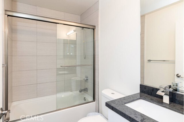 Building Photo - 2651 S Hobart Blvd