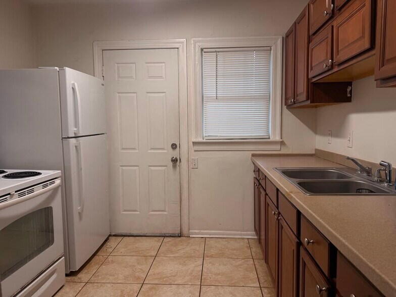Building Photo - 111 Westridge Dr