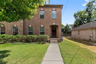 Building Photo - Great Walkable Neighborhood! 3Bed 2.5 Bath...
