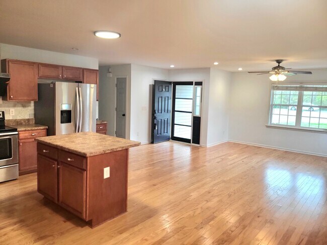 Building Photo - 1003 Summerfield Ct