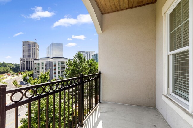 Building Photo - Spacious 2 Bedroom Luxury Condo Gated Comm...