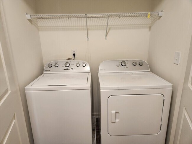 Building Photo - Home Sweet Home!