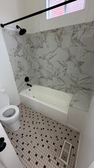 Building Photo - 1110 York St