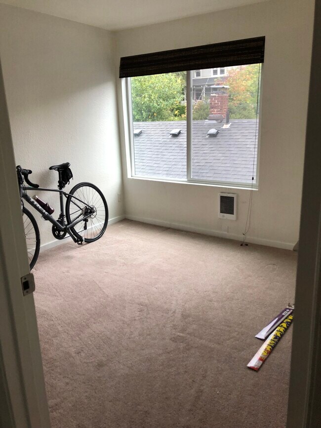 Second bedroom - 1404 W Boston St