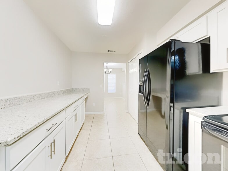 Building Photo - 802 Gullberry Ln