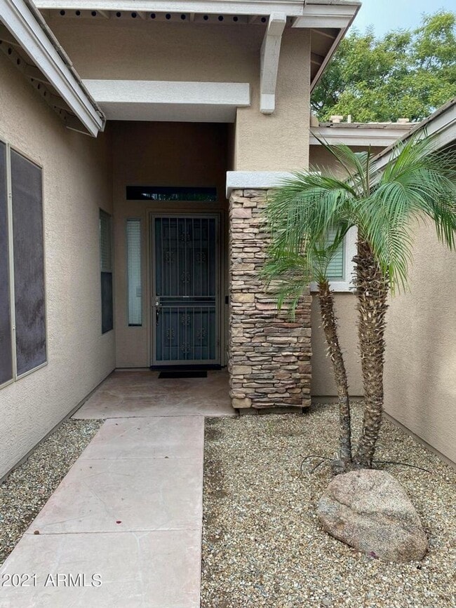 Building Photo - Beautiful 4 bedroom/ 2bath all on one story.