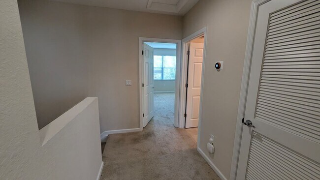 Building Photo - Spacious Townhome in Desirable Vizcaya Falls 3-bedroom, 2.5-bath townhome