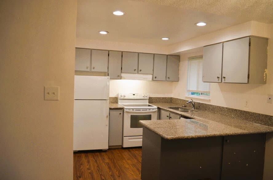 Building Photo - 319 Linn Ave