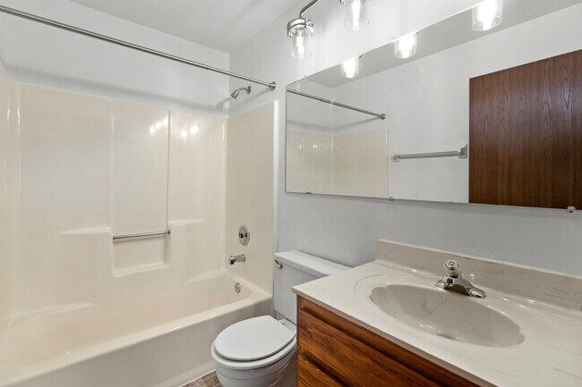 Building Photo - NEW! 2 Bedroom/2 Bath Condo-Mt Pleasant