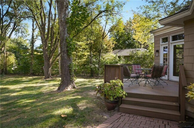 Building Photo - Rare lease opportunity in Leawood + Spacio...