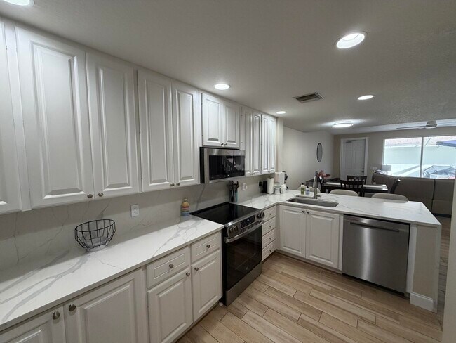 Building Photo - 223 Soriano Dr