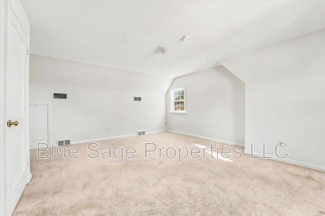 Building Photo - 248 E Turnbull Ave