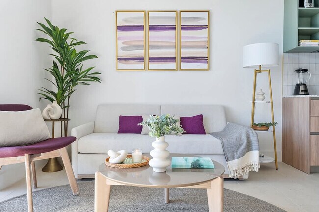 Building Photo - 601 NE 1st Ave