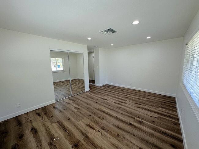 Building Photo - Spacious 3-Bedroom Retreat with Renovated ...
