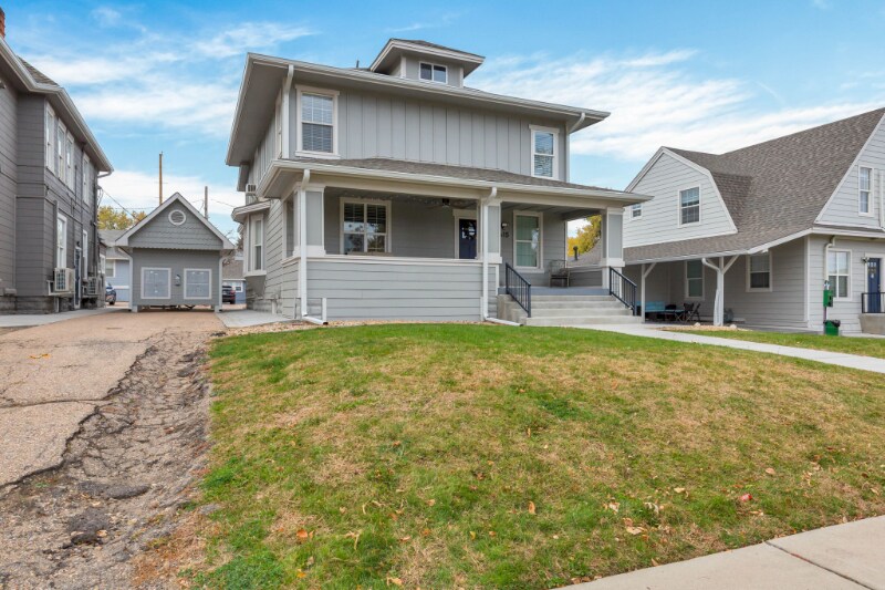 Building Photo - 1615 10th Ave