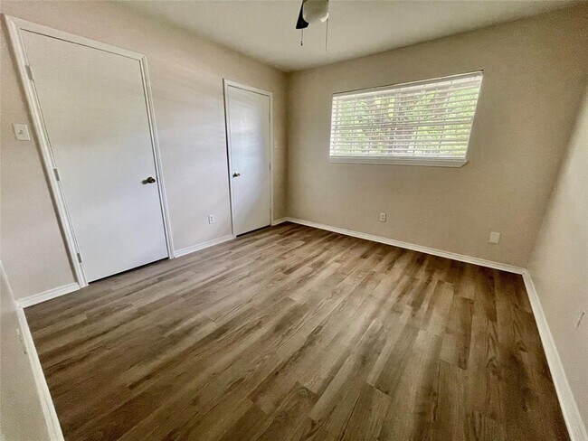 Building Photo - 9775 Pine Lake Dr