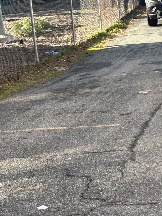 Building Photo - 33 Horatio St