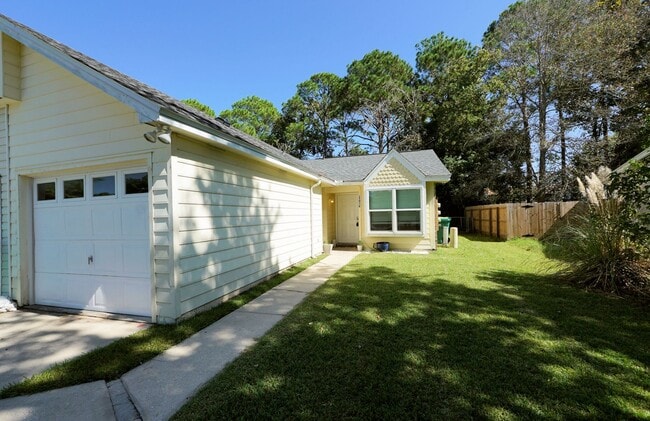 Building Photo - Great Location in Fort Walton Beach