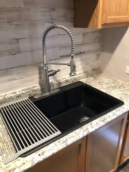 Building Photo - 507 Douglas St