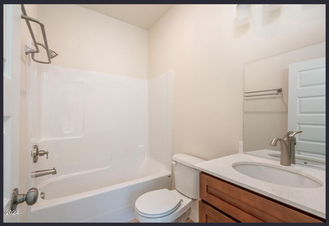 Building Photo - 2950 SW Coho St