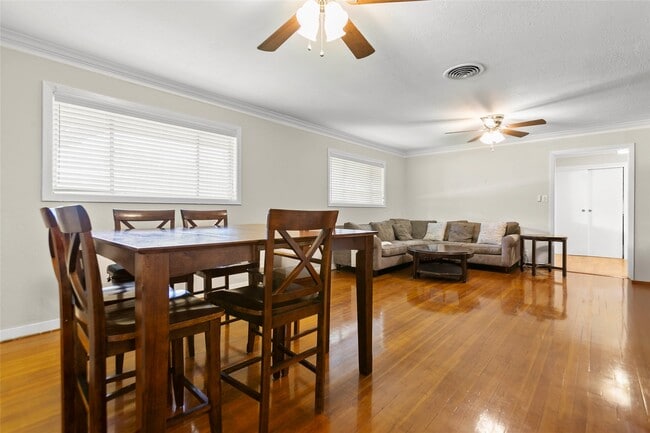 Building Photo - 3641 Deal St