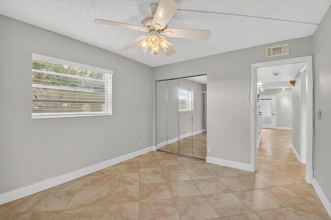 Building Photo - 447 Flanders I