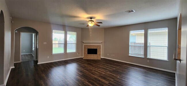 Building Photo - 21747 Sierra Long Dr