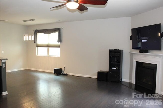 Building Photo - 6017 Sweetbay Ln