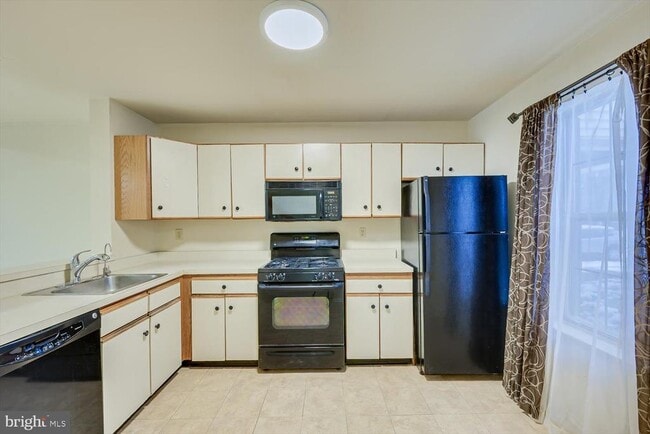 Building Photo - 112 Appletree Ct