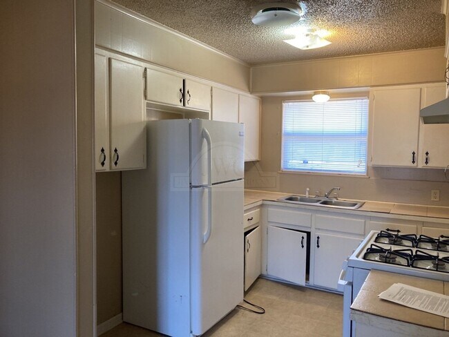 Building Photo - 1315 Jefferies, Killeen