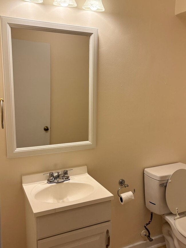Building Photo - Rent Special! Half off first months' rent ...