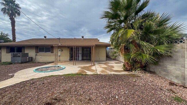 Building Photo - 50 Shadow Ln