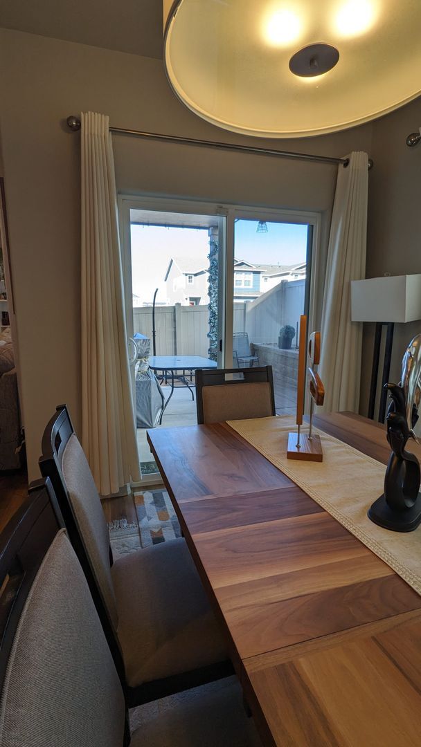 Building Photo - IMMACULATE 4 BED/2.5 BATH CUSTOM BUILT HOME IN SKYLINE RIDGE!