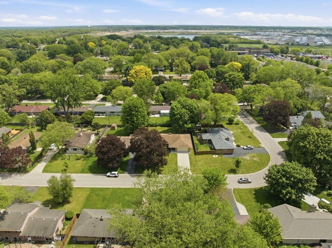 Building Photo - 152 Crestwood Dr