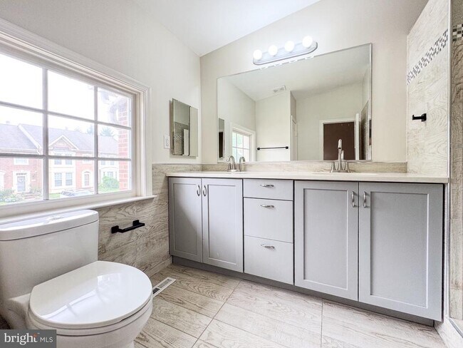 Building Photo - 3906 Valley Ridge Dr