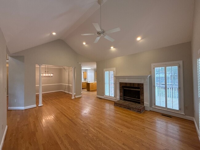 Building Photo - Spacious Home in the Matthews Area!