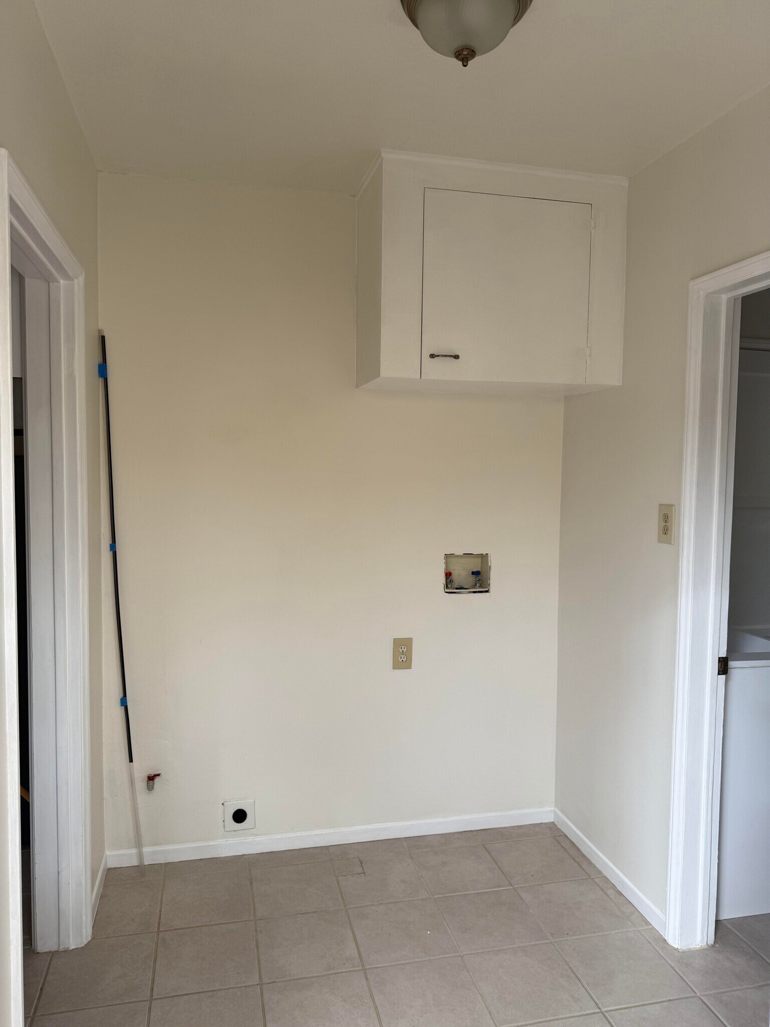 washer/dryer hookup - 6820 N Figueroa St